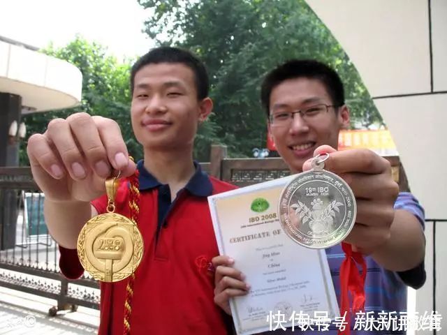 北大!数学大神的“矿泉水瓶”意外走红,朋友道出实情,果然非同寻常