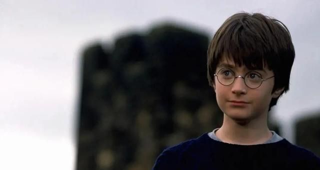 哈利波特二十周年主演再聚首，男大十八变，网友直呼还我魔法少年