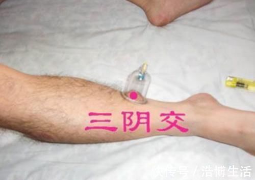 按摩|失眠的人,头上3个穴位都不通,睡前按摩5分钟,呼呼大睡到天亮