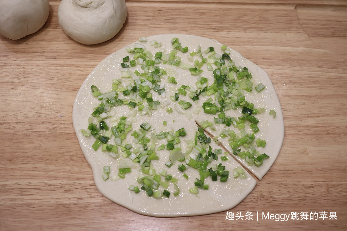 中筋面粉|3种口味的家常饼,外皮酥香柔软多层,切一刀卷一卷就这么简单