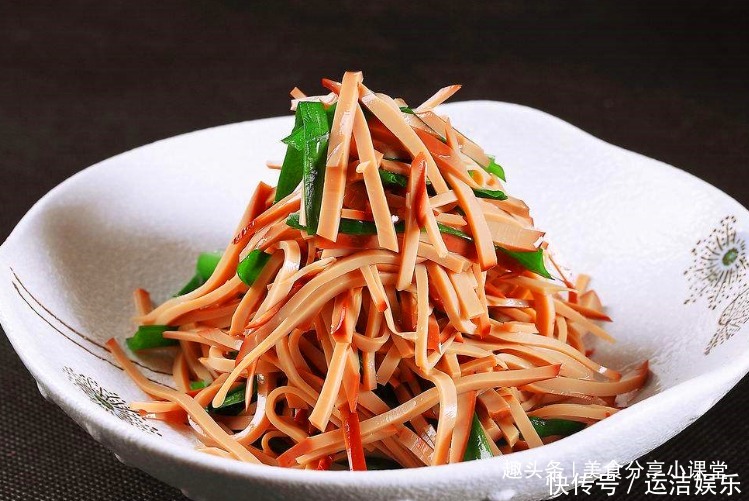 快过年了,此菜可以提前做好,想吃的时候很快能上桌,简单又方便