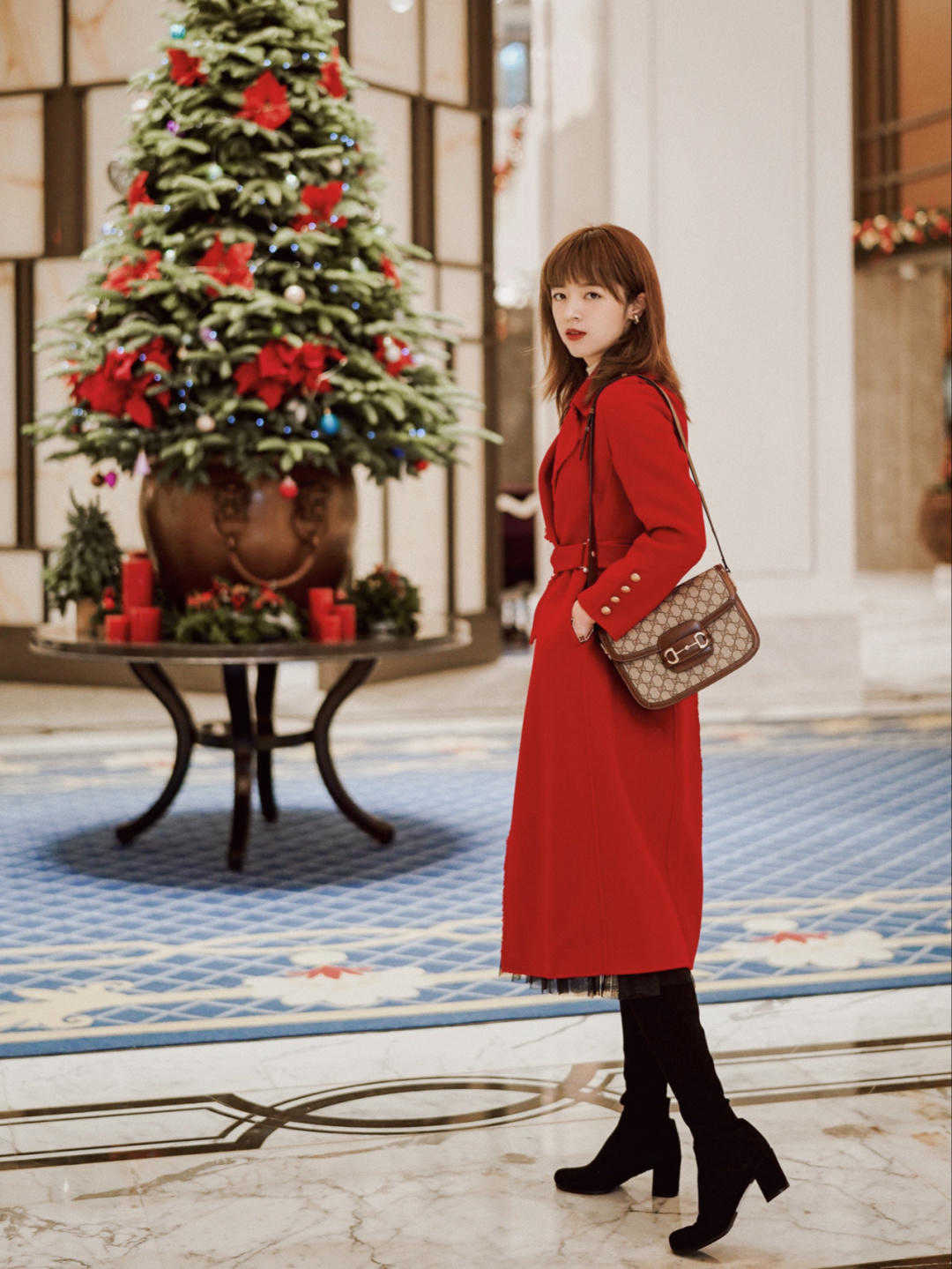 大地色|一般有品位的女人,都会选择三种颜色大衣,显年轻又有高级感