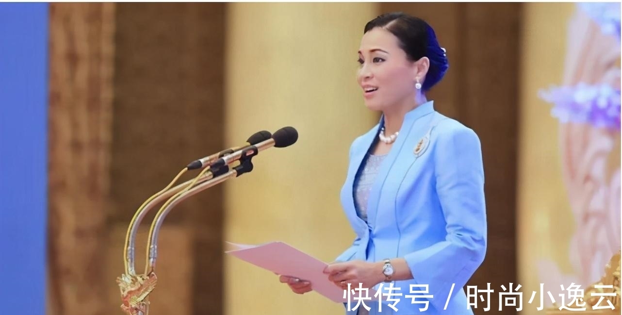 诗妮娜 换发型堪称换脸,苏提达低扎马尾编织发显淑女,漂染红发色更洋气