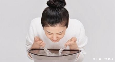 皮肤|每天用“淘米水”洗脸, 坚持一段时间, 这3个好处自然会来!