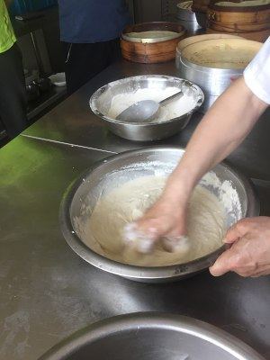 味道|卖了十几年鸡蛋饼的爷爷,做的饼又香又嫩,特好吃,味道堪称一绝