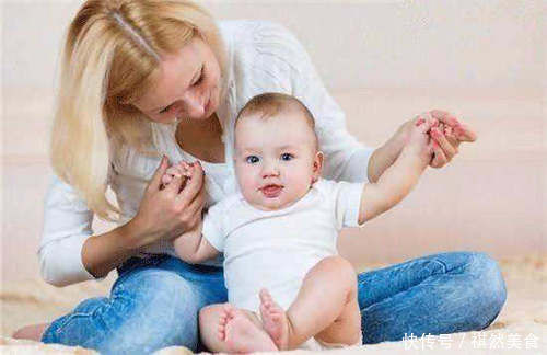 脊柱|越来越多的宝宝脊柱弯曲,全是因为父母这4个动作,出现过的快住手