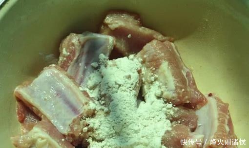 不管怎么做排骨,切记万万不可先焯水,牢记2步,鲜嫩好吃还不腥!