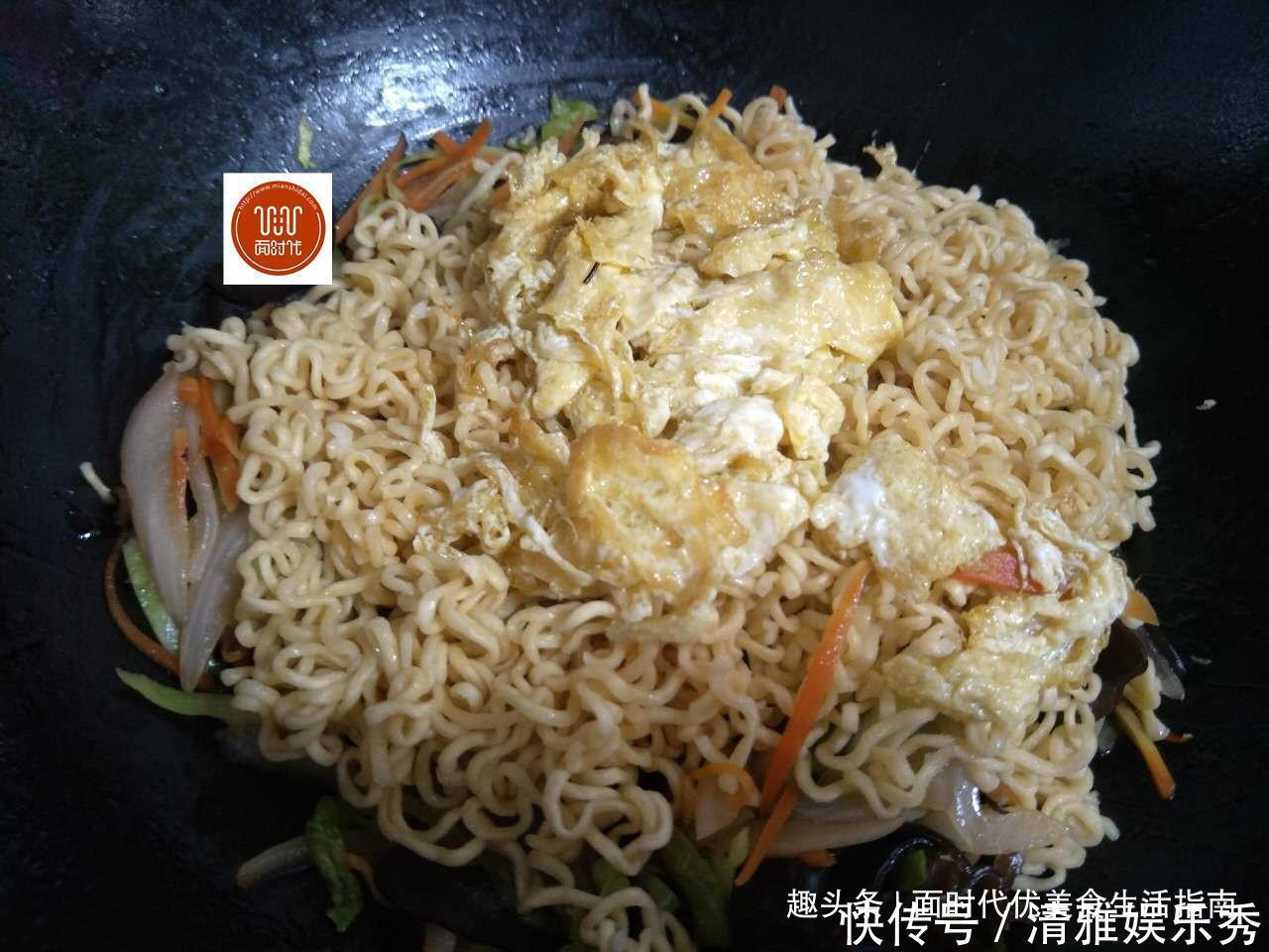 美食生活|方便面别再泡着吃了,教你个方便面的新吃法,外面是买不到的哦!