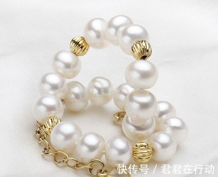 光泽度 珍珠作为有机宝石,那么你知道该如何分辨海水珍珠和淡水珍珠吗!