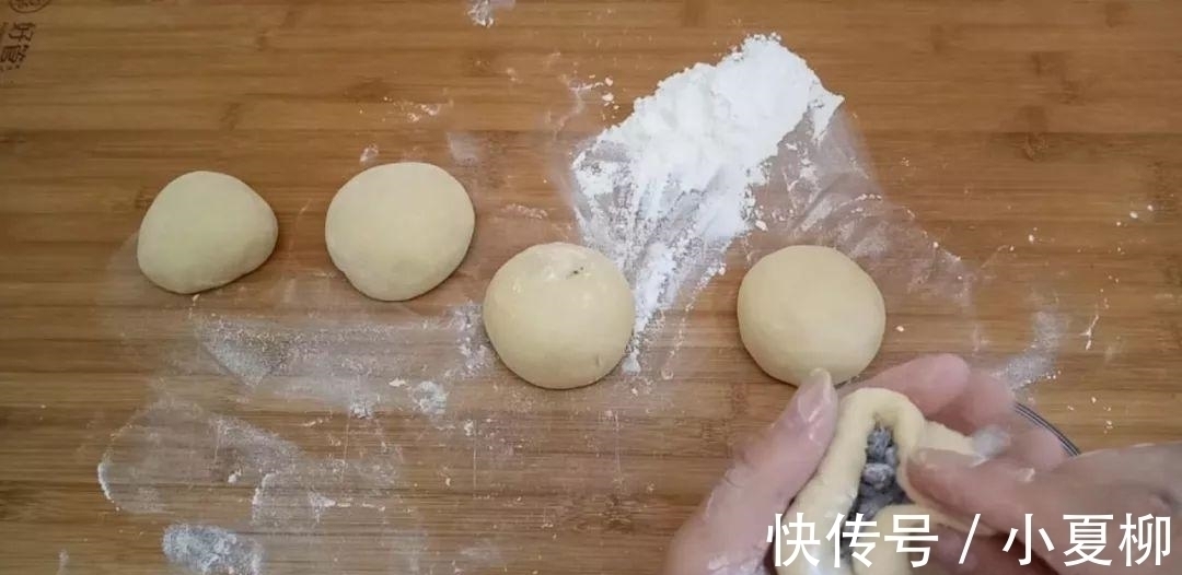 4勺红糖, 1斤面粉, 不用烤箱比面包油条都好吃, 30岁的我头一次吃