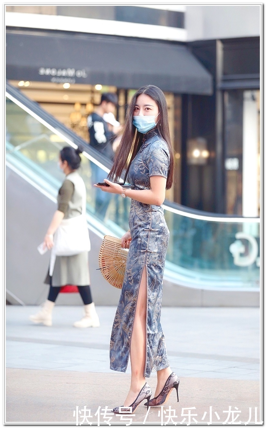街拍时尚范儿的小姐姐穿搭很显活力,美的尽人意