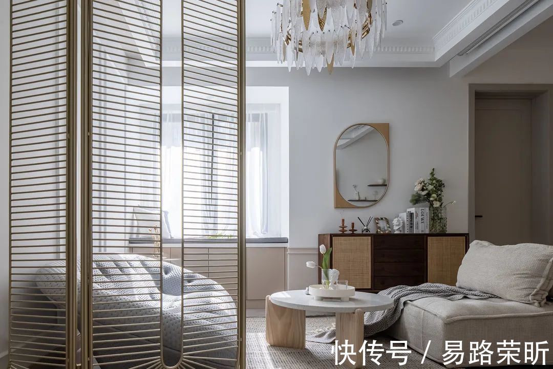 收纳|　整屋以燕麦色、暖灰色和原木色为主，整体空间呈现出休闲舒适、温暖自愈的视觉效果