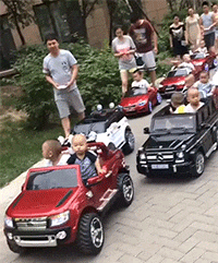 |搞笑GIF：世界上最可怕的荡秋千，给钱我都不去