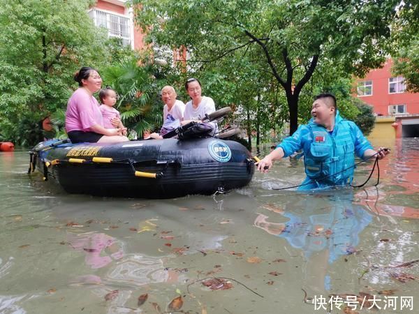 常年值|信阳固始连续强降雨 当地已救助因城市内涝受困群众近300人