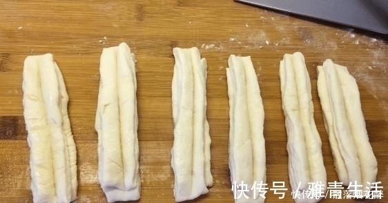 奶奶炸油条从不放酵母，用这3样来和面，油条蓬松酥脆，吃着健康