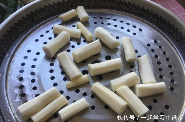 蔬菜也能做甜甜圈，绵软香甜，不油炸易消化，孩子一口气能吃仨