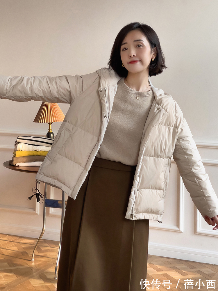 博主|冬季穿羽绒服,建议30、40岁的女人看看这4款穿搭,既时髦又高级