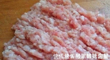用它和鸡蛋调馅包饺子，鲜香美味，全家人都爱吃，比韭菜饺子还香！