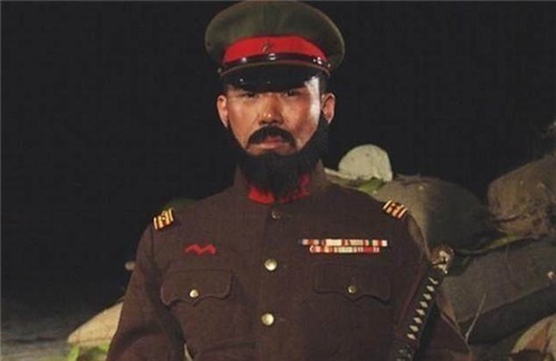 上蹿下跳|抗日老兵战场巡逻，发现一物上蹿下跳，随便开了一枪，日本举国哀悼