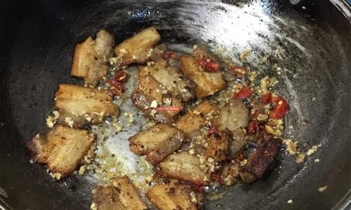  料酒去腥|回锅肉的家常做法，酱香味浓郁，肉香而不腻，比饭店的还好吃