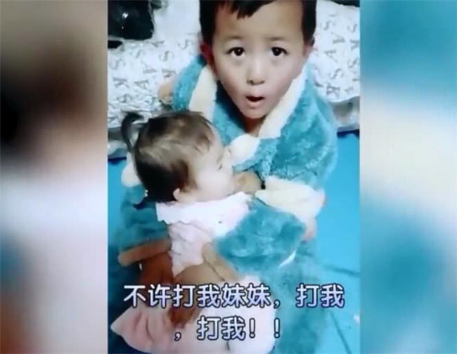 大宝|妹妹犯错躲到哥哥怀里,哥哥的话让妈妈感动,网友:别人家的哥哥