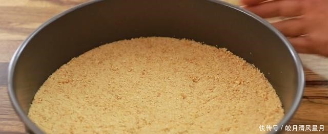 我们教你如何用饼干做蛋糕底,我们可以不用烤箱做米其林基本甜点