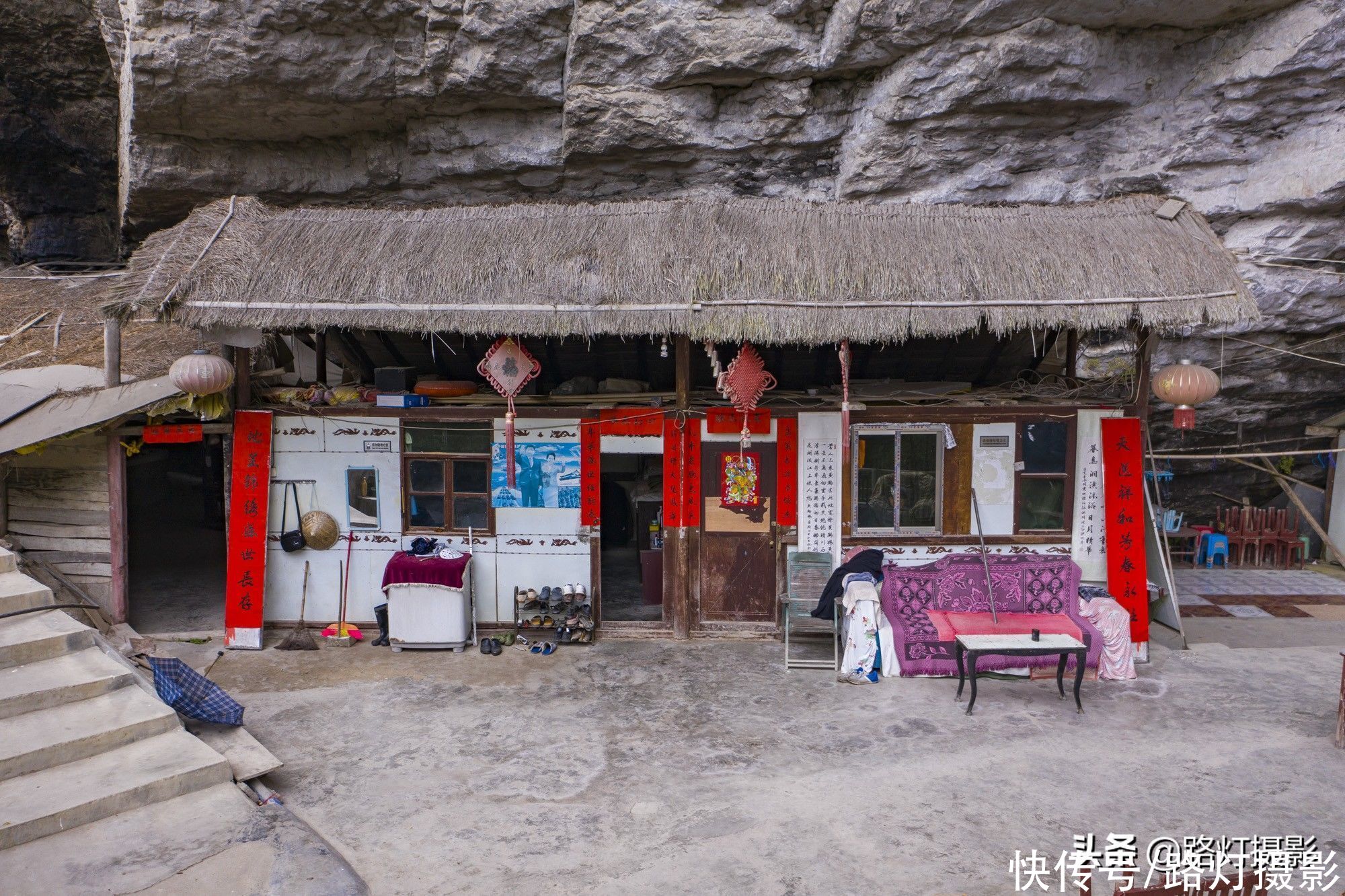 羡慕！贵州老人的“神仙”生活，隐居山洞17年，花500万建桥修路