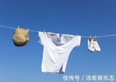 白色衣服发黄怎么办教你4个清洗衣服小妙招,轻松清洗发黄衣服