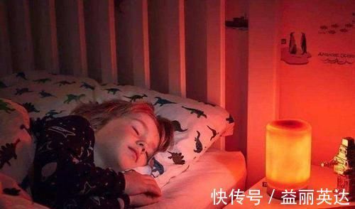 个子|孩子睡觉前,家长如果有这4个坏毛病,可能会限制他们长个子