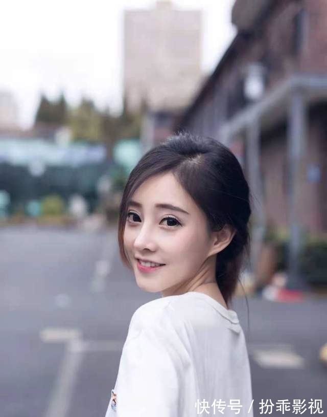 冯提莫B站晚会节目单成为惊喜，演唱经典歌曲？粉丝直呼像猜盲盒