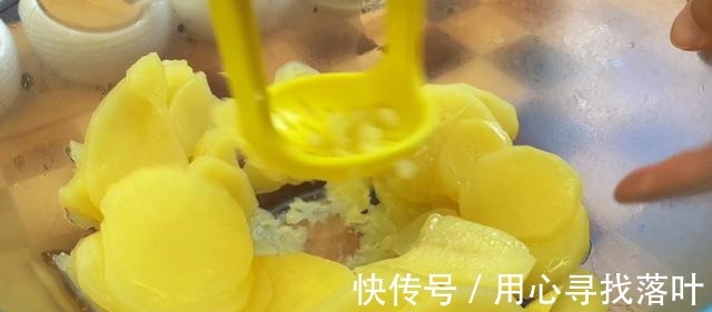 土豆好吃又好看的做法，外酥里软，比薯条还好吃！