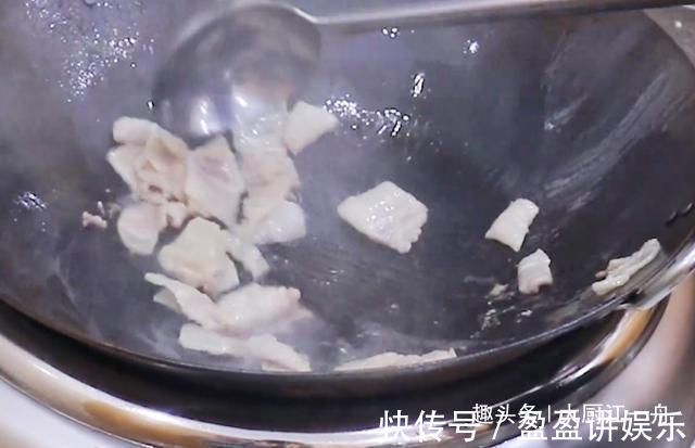 原来炒包菜也有窍门，多加这一步，包菜脆嫩又入味，比吃肉还过瘾