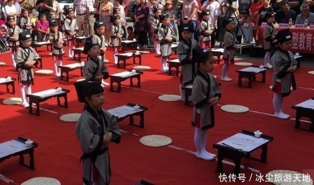 张女士|宝宝放学后总说后脑勺疼,宝妈亲自抓到“凶手”,却忍不住笑了