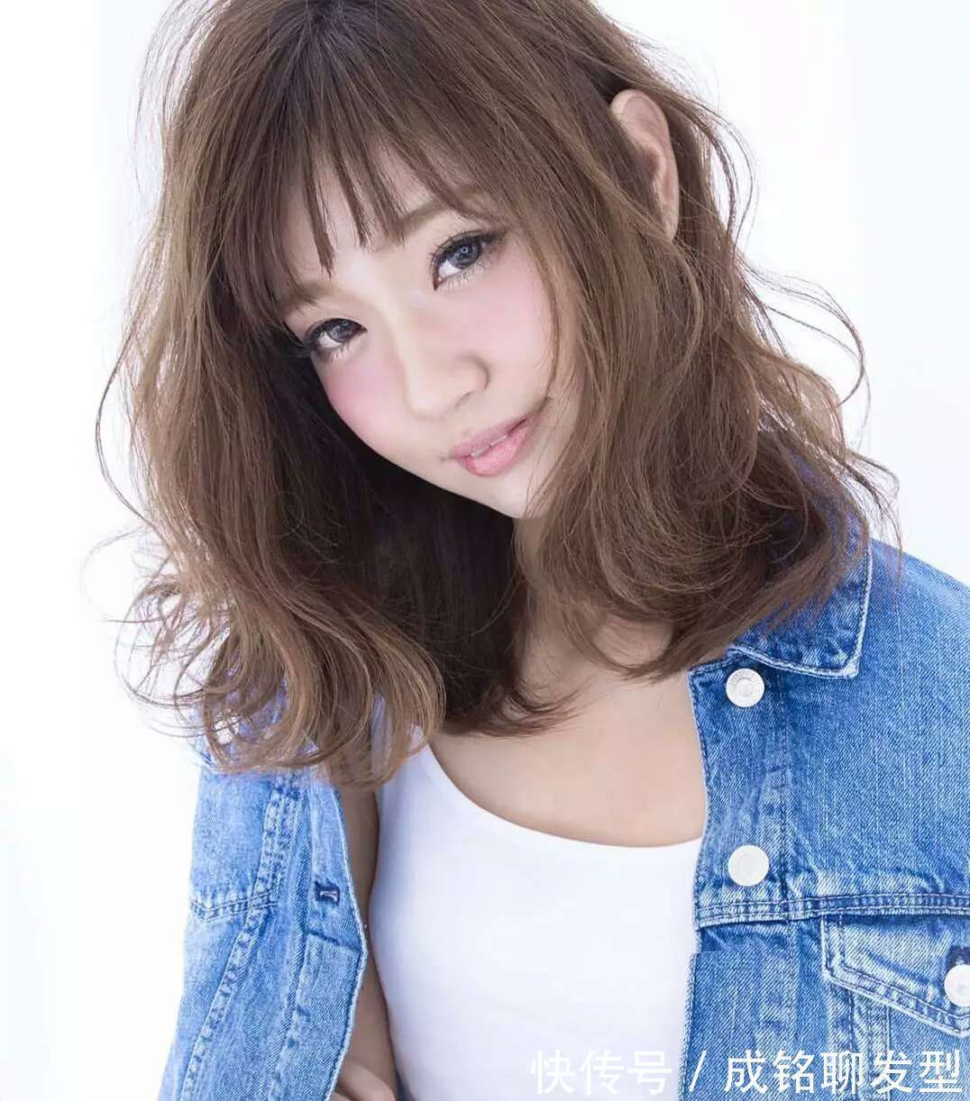 柔卷 换来换去,还是“锁骨烫”时髦,今秋流行的八款发型显脸小又减龄