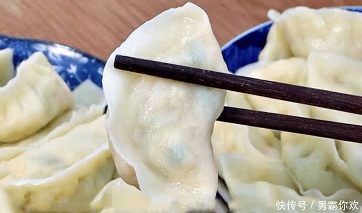 白菜饺子|秋冬吃饺子,韭菜茴香靠边站,用它做馅最香,正大量上市,别错过