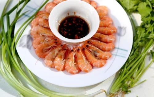 盐水虾|煮虾,到底是冷水下锅,还是热水?用错了水,难怪虾肉不鲜腥味重