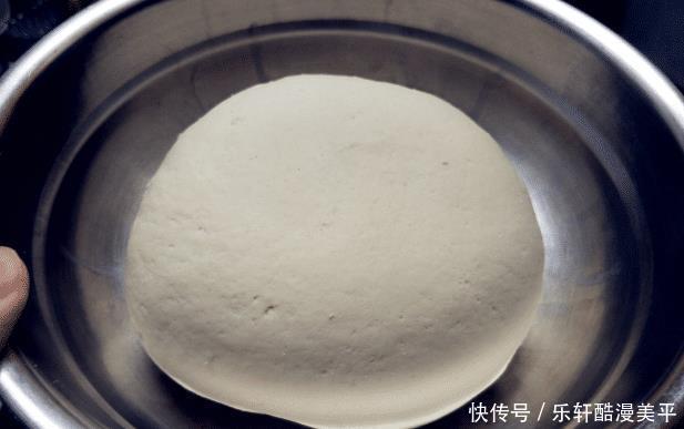 和面|烙饼怎么做才又软又筋道和面时用对水,烙饼放凉都不硬,有嚼劲