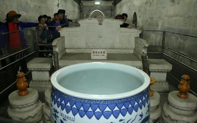 乾陵#武则天的墓中是否有长明灯,专家推断应该有,但没有传说中的神奇