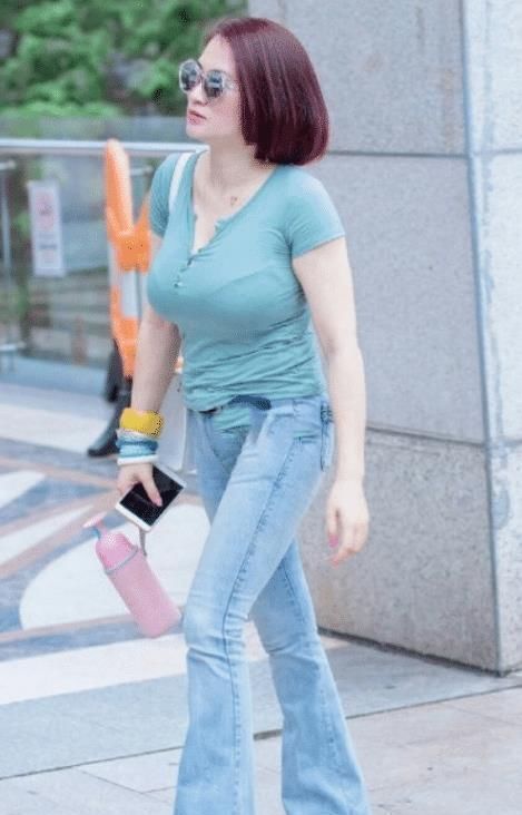 潮流小姐姐皎若秋月,优雅又气质,绽放柔情似水的气质