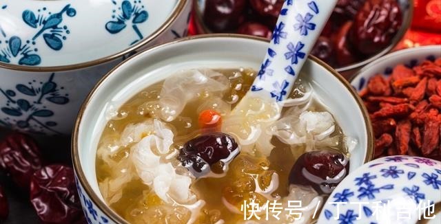 银耳|春季干燥易上火,推荐多喝这碗汤,营养滋润,软糯黏稠,老少皆宜