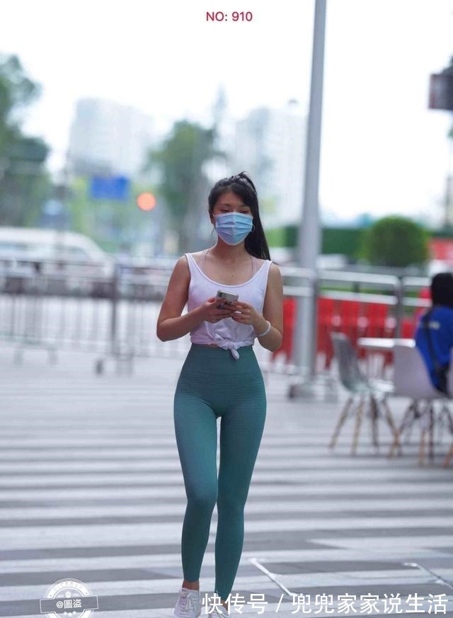 穿搭 别致潮流的打底裤穿搭摩登范十足，给你恰到好处的清凉，减龄优雅！