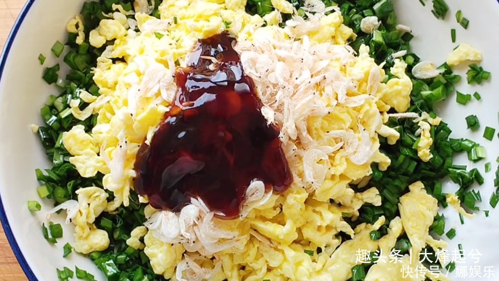 懒人韭菜饼,不揉面不擀面,皮薄馅足,十几分钟就搞定,比吃肉香