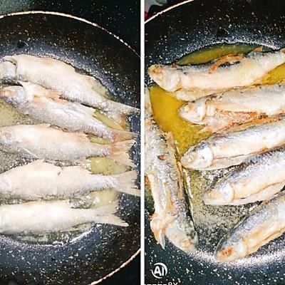 一上桌就被哄抢，这道香煎小鱼的诱惑我跪服