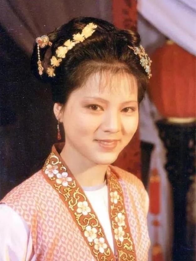 红楼梦|除了袭人,王夫人还给宝玉内定了另一个姨娘她是谁