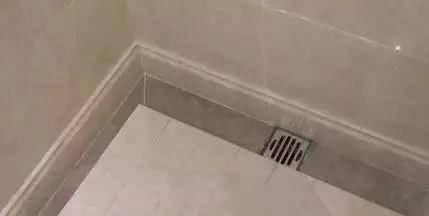 卫生间|卫生间安装地漏时,地板瓷砖就该这样贴,下水速度超快