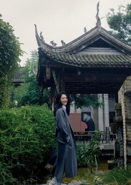 女人过了40，要会打扮自己，这3种搭配，明星潮人都在穿