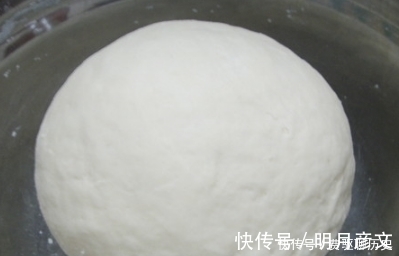 冷天发面，只用酵母可不行，想要面团松软，就加这2样，保证成功