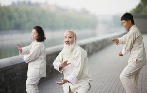內(nèi)科院士提醒：這3類食物，被列入“升脂”黑名單，盡量少碰
