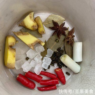 原来做年夜饭一 酱牛腱这么简单