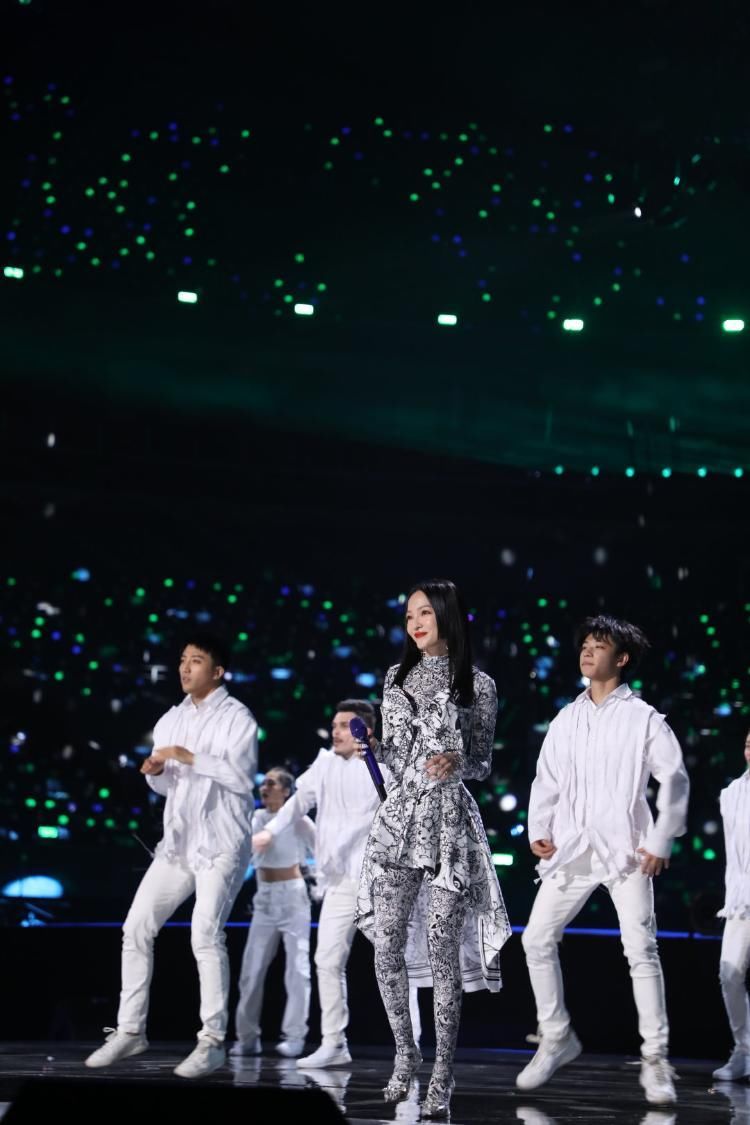  晚会|F4抠图假同框，五个岳云鹏傻傻分不清，江苏卫视晚会真的会玩